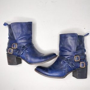 Freebird Saint by Steven -dark blue bootie-Size 8 -like new condition . Rare